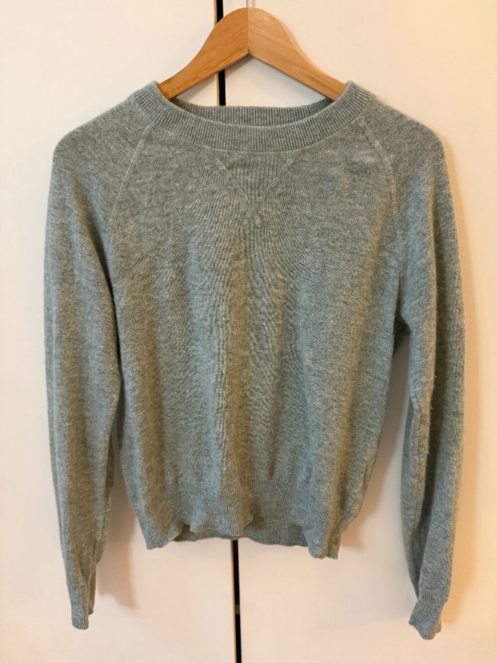 Quince 100% Cashmere sweatshirt sweater - size small (S) light green